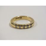 A HALLMARKED 18 CARAT GOLD FIVE STONE DIAMOND RING