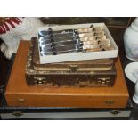 A QUANTITY OF VINTAGE CASED FLATWARE