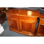 A MODERN CHERRYWOOD SIDEBOARD H -88 W- 121 CM