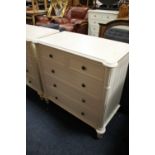 A MODERN CREAM FIVE DRAWER CHEST H-86 CM W-91 CM