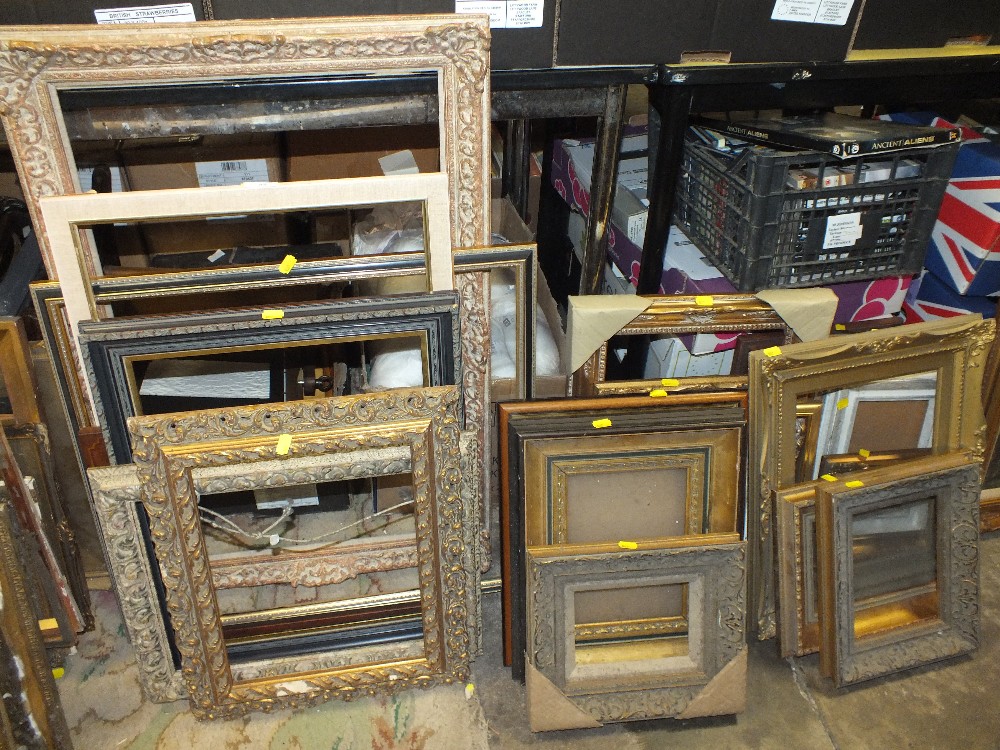 A LARGE QUANTITY OF 20TH / 21ST CENTURY PICTURE FRAMES ( 20)