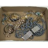 A BOX OF DESIGNER STYLE COSTUME JEWELLERY TO INCLUDE JOAN RIVERS