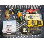 A BOX OF VINTAGE SCALEXTRIC CARS ETC