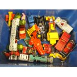 A BOX OF VINTAGE TOY CARS TO INCLUDE CORGI EXAMPLES