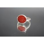 AN ISLAMIC STYLE CARNELIAN RING, ring size T