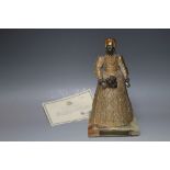 A BIRMINGHAM MINT LIMITED EDITION BRONZE FIGURE OF QUEEN ELIZABETH I, on onyx base, H 23 cm