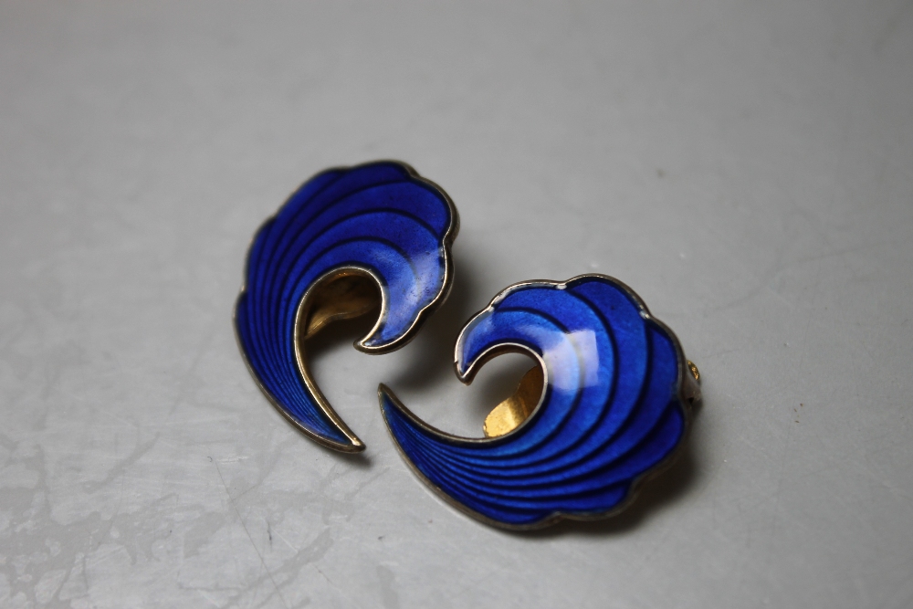 ALBERT SCHARNING - A VINTAGE NORWEGIAN STERLING SILVER GUILLOCHE ENAMEL BROOCH, signed A. Sch., - Image 3 of 3