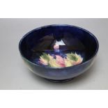 A SMALL MOORCROFT DARK BLUE FLORAL BOWL, Dia 13.5 cm