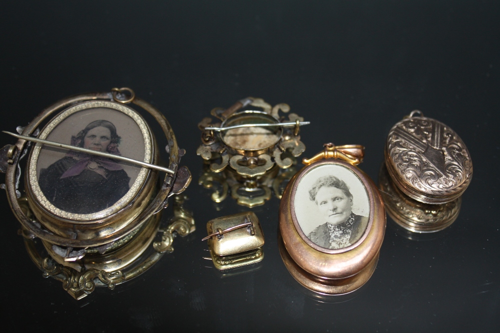 A COLLECTION OF MOURNING BROOCHES ETC, to include a swivel two sided picture brooch pendant, largest - Image 2 of 3