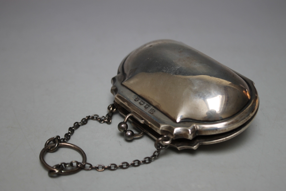 A HALLMARKED SILVER CHATELAINE / FINGER PURSE - BIRMINGHAM 1916, with swan neck closure and