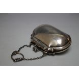 A HALLMARKED SILVER CHATELAINE / FINGER PURSE - BIRMINGHAM 1916, with swan neck closure and