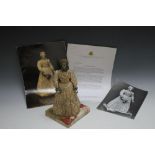 A BIRMINGHAM MINT LIMITED EDITION BRONZE FIGURE OF QUEEN ELIZABETH I, on onyx base, H 23 cm