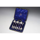 A CASED SET OF HALLMARKED SILVER SPOONS - BIRMINGHAM 1918, W 17.5 cm