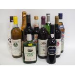 11 BOTTLES OF ASSORTED WINES AND SPIRITS ETC TO INCLUDE 1 BOTTLE OF VINTAGE PIMM'S No1 CUP