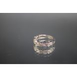 A HALLMARKED 9 CARAT WHITE GOLD DIAMOND RING, approx weight 3.7g, ring size N