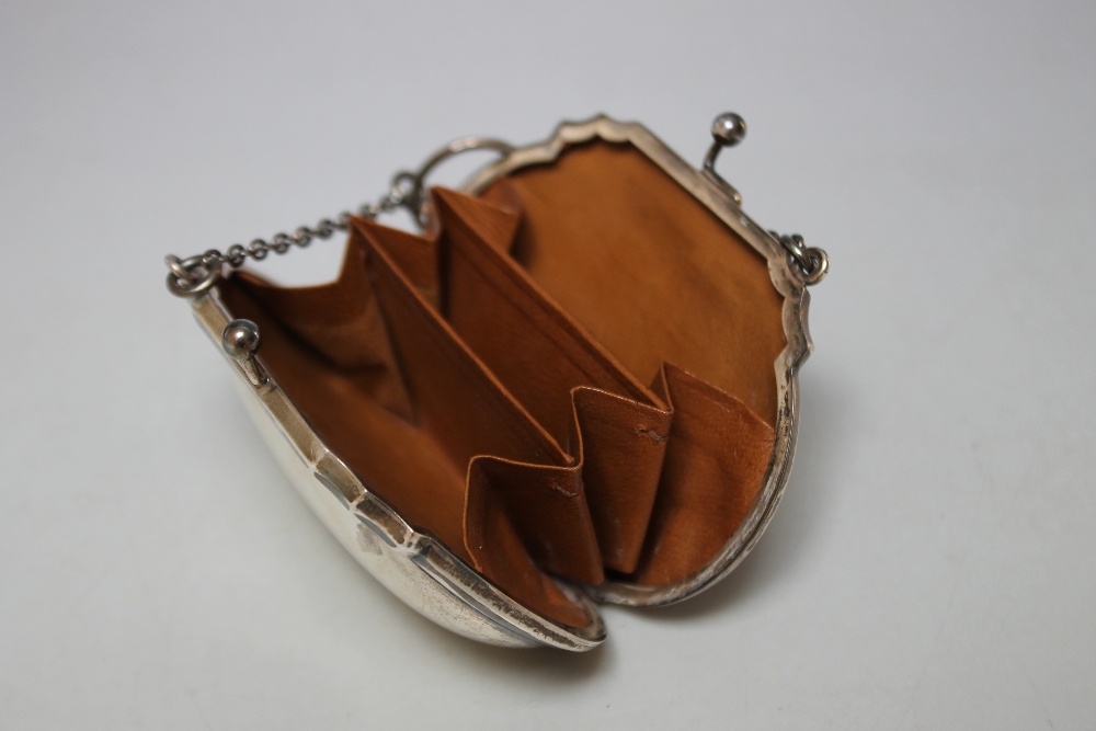 A HALLMARKED SILVER CHATELAINE / FINGER PURSE - BIRMINGHAM 1916, with swan neck closure and - Image 2 of 2