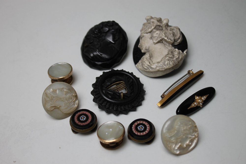 A COLLECTION OF VINTAGE BROOCHES AND COLLAR STUDS, to include a caved bog oak brooch with central