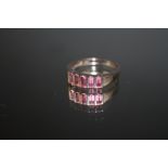 A HALLMARKED 9CT WHITE GOLD AND PINK SAPPHIRE RING, approx weight 2.5 g, ring size O 1/2