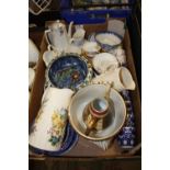 A TRAY OF ASSORTED CERAMICS TO INCLUDE COALPORT