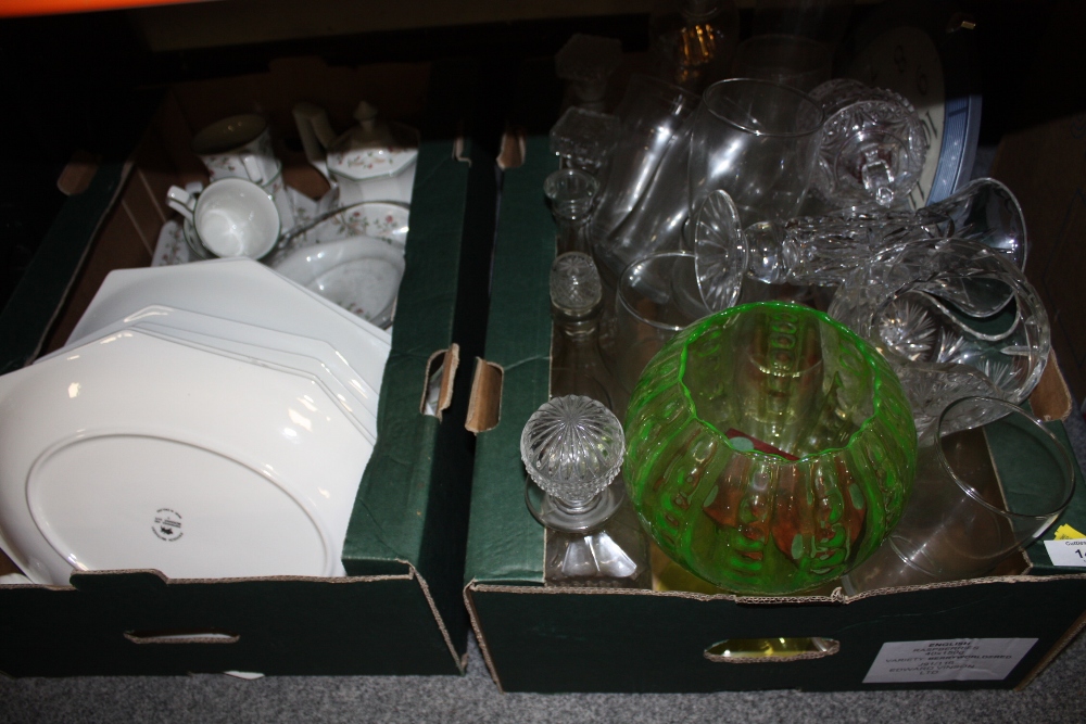 A TRAY OF ETERNAL BOW TEA AND DINNERWARE TOGETHER WITH A TRAY OF ASSORTED GLASSWARE