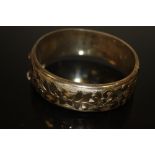 A HALLMARKED SILVER BANGLE