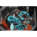 A BOX OF COSTUME JEWELLERY TO INCLUDE TURQUOISE EXAMPLES