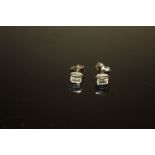 A PAIR OF 18 CARAT WHITE GOLD DIAMOND EARRINGS, H 6mm