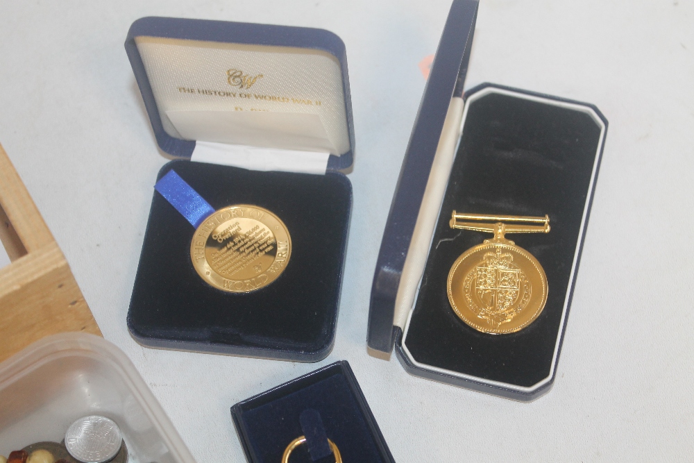 A COLLECTION OF ROYAL FAMILY RELATED AND OTHER COMMEMORATIVE COINS AND MEDALLIONS, together with a - Image 3 of 6