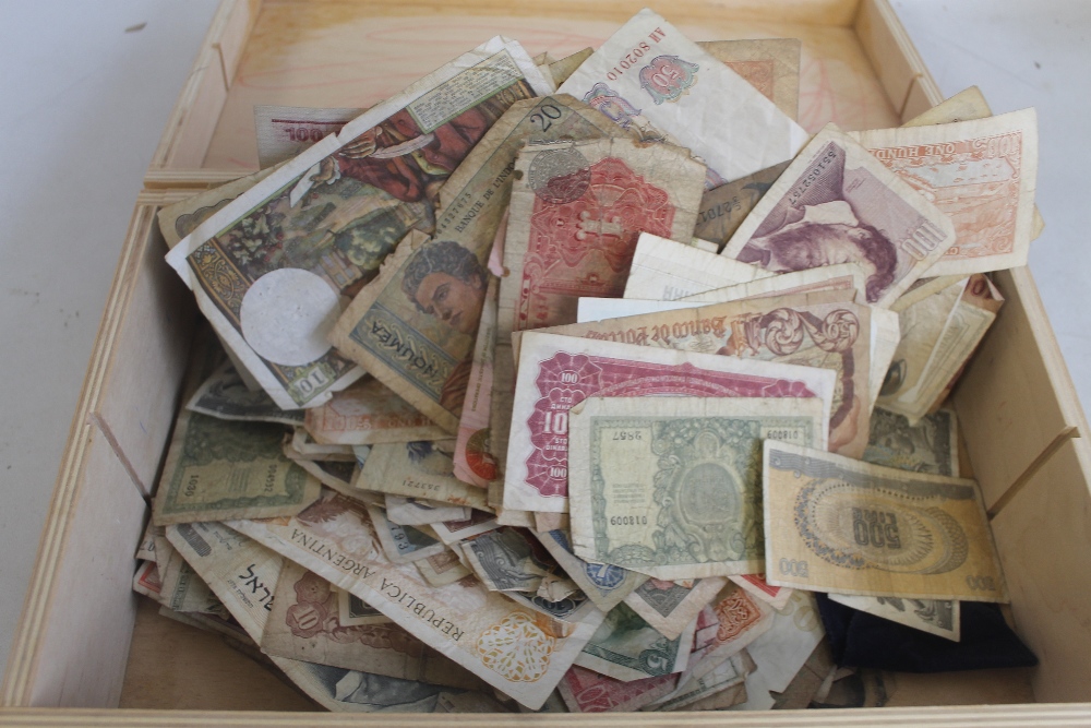 A COLLECTION OF WORLD BANK NOTES (approx. 250) to include examples from Italy, France, Turkey,