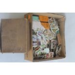 A COLLECTION OF VARIOUS 1930S CIGARETTE CARDS LOOSE AND IN ALBUMS, maps and an empty WWII respirator