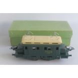 A BOXED FRENCH HORNBY SERIES "O" GAUGE TINPLATE ELECTRIC LOCOMOTIVE, D.E (PO), SNCF green