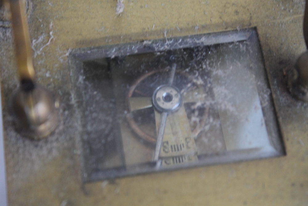 AN ANTIQUE GILT METAL CASED CONTINENTAL CARRIAGE CLOCK - Image 4 of 4