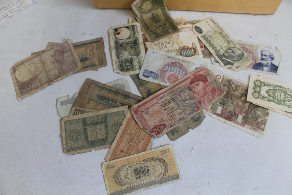 A COLLECTION OF WORLD BANK NOTES (approx. 250) to include examples from Italy, France, Turkey, - Image 3 of 6
