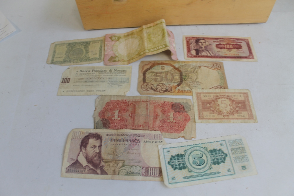 A COLLECTION OF WORLD BANK NOTES (approx. 250) to include examples from Italy, France, Turkey, - Image 2 of 6