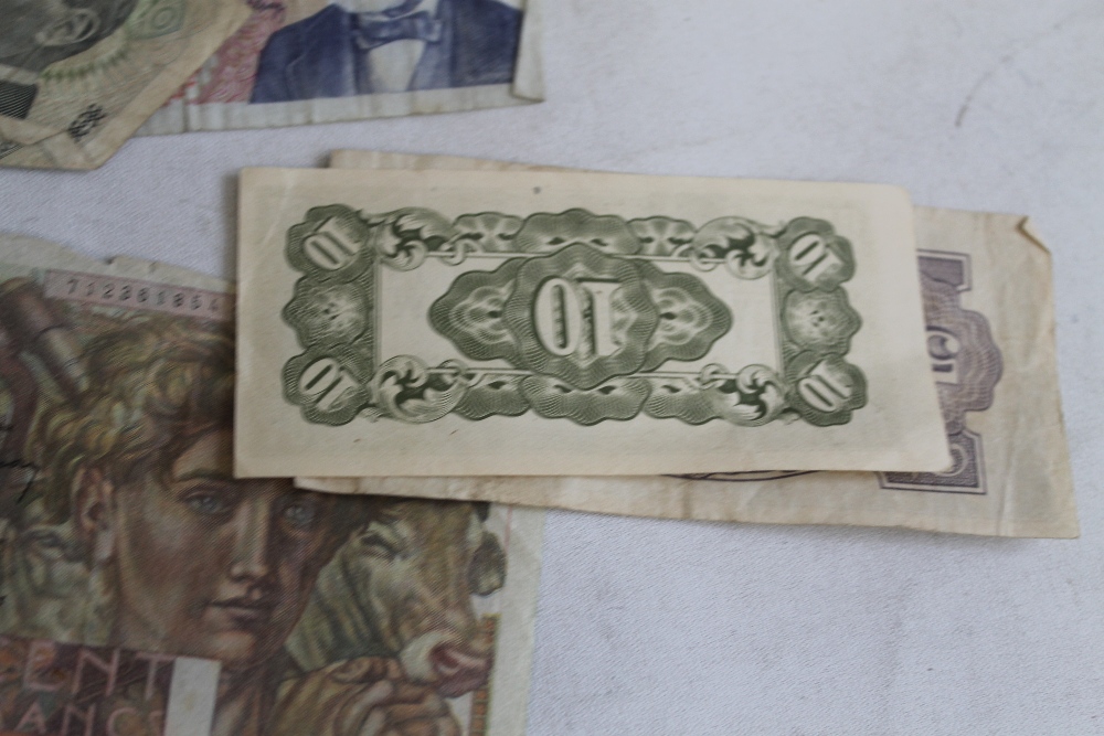 A COLLECTION OF WORLD BANK NOTES (approx. 250) to include examples from Italy, France, Turkey, - Image 5 of 6