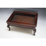 A MAHOGANY TABLE TOP BIJOUTERIE CABINET, W 31.5 cm
