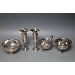 A COLLECTION OF HALLMARKED SILVER CONSISTING OF A CREAM JUG AND SUGAR BOWL - LONDON 1909, small