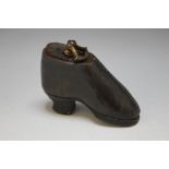 AN ANTIQUE LEATHER SHOE SNUFF, H 6 cm