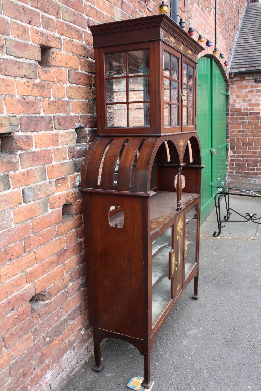 AN ART NOUVEAU MAHOGANY INLAID DISPLAY CABINET IN THE STYLE OF SHAPLAND AND PETTER, the upper - Image 6 of 14