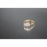 AN 18CT THREE STONE DIAMOND RING, ring size H