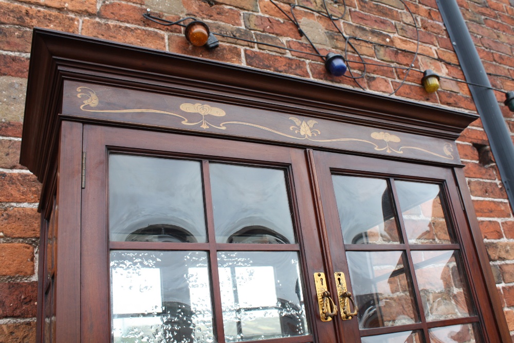 AN ART NOUVEAU MAHOGANY INLAID DISPLAY CABINET IN THE STYLE OF SHAPLAND AND PETTER, the upper - Image 5 of 14