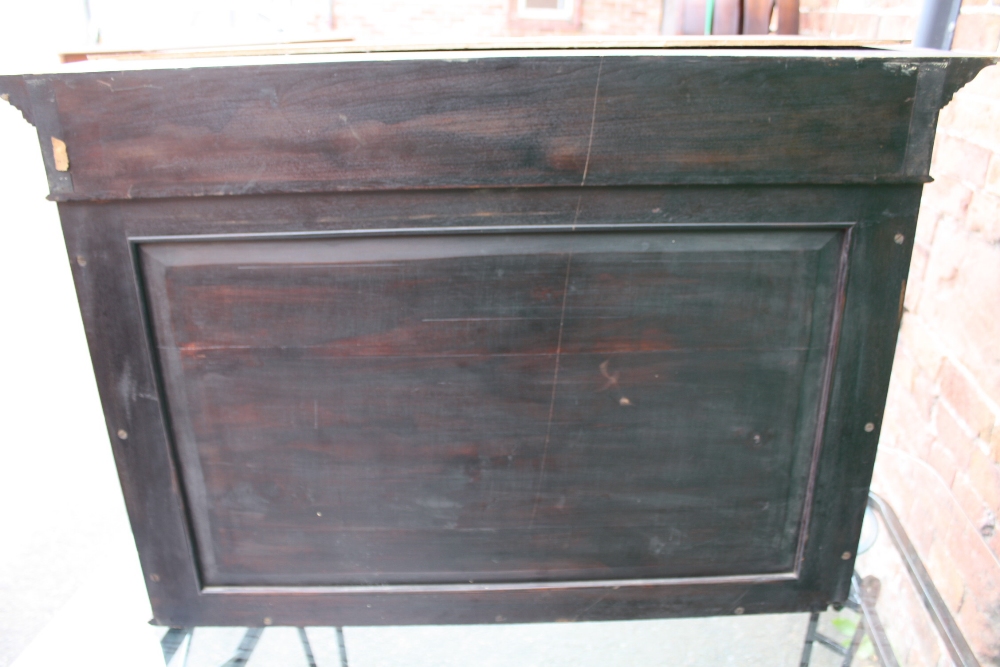 AN ART NOUVEAU MAHOGANY INLAID DISPLAY CABINET IN THE STYLE OF SHAPLAND AND PETTER, the upper - Image 14 of 14