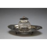 A HALLMARKED SILVER INKWELL - BIRMINGHAM 1904, W 12 cm