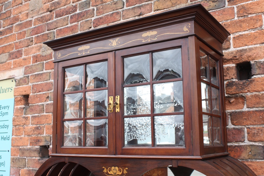 AN ART NOUVEAU MAHOGANY INLAID DISPLAY CABINET IN THE STYLE OF SHAPLAND AND PETTER, the upper - Image 10 of 14
