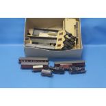 A COLLECTION OF TRIANG RAILWAY ACCESSORIES TO INCLUDE A SMALL COLLECTION OF LOCOMOTIVES