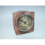 AN ART DECO PEACH GLASS CLOCK IN THE STYLE OF WALTHER & SOHNE, H 8 cm