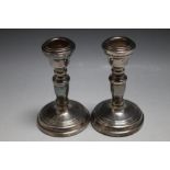 A PAIR OF EGYPTIAN SILVER CANDLESTICKS, H 11.25 cm