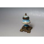 A CONTINENTAL STYLE ENAMEL INKWELL, H 10.5 cm