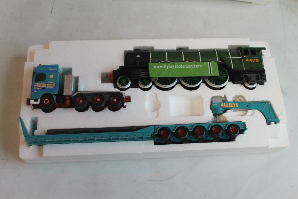 A BOXED CORGI HEAVY HAULAGE DAF XF SUPER SPACE CAB KING TRAILER with Flying Scotsman "Locomotive" ( - Image 3 of 3