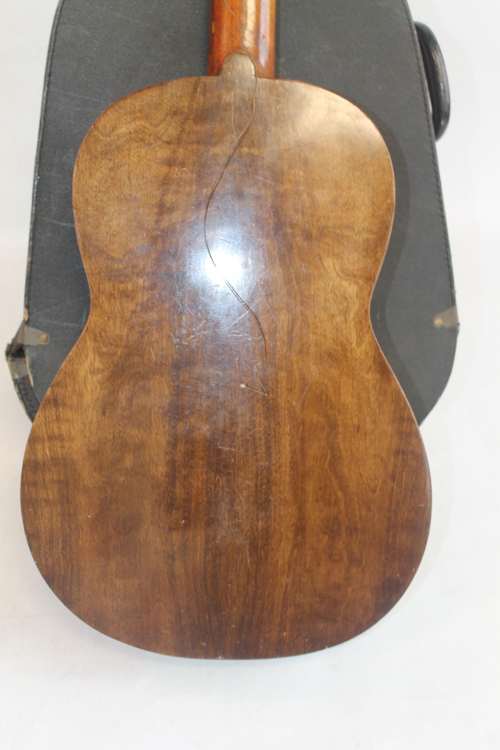 A VINTAGE SPANISH VINCENTE TATAY GUITAR IN CARRY CASE - Image 4 of 5